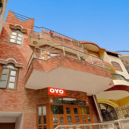 Hotel O Premium Stay Near Dlf Avenue Saket